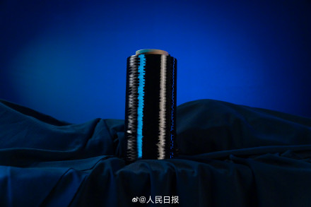能拉动10吨卡车的黑黄金量产了：一起了解碳纤维为什么叫黑黄金
