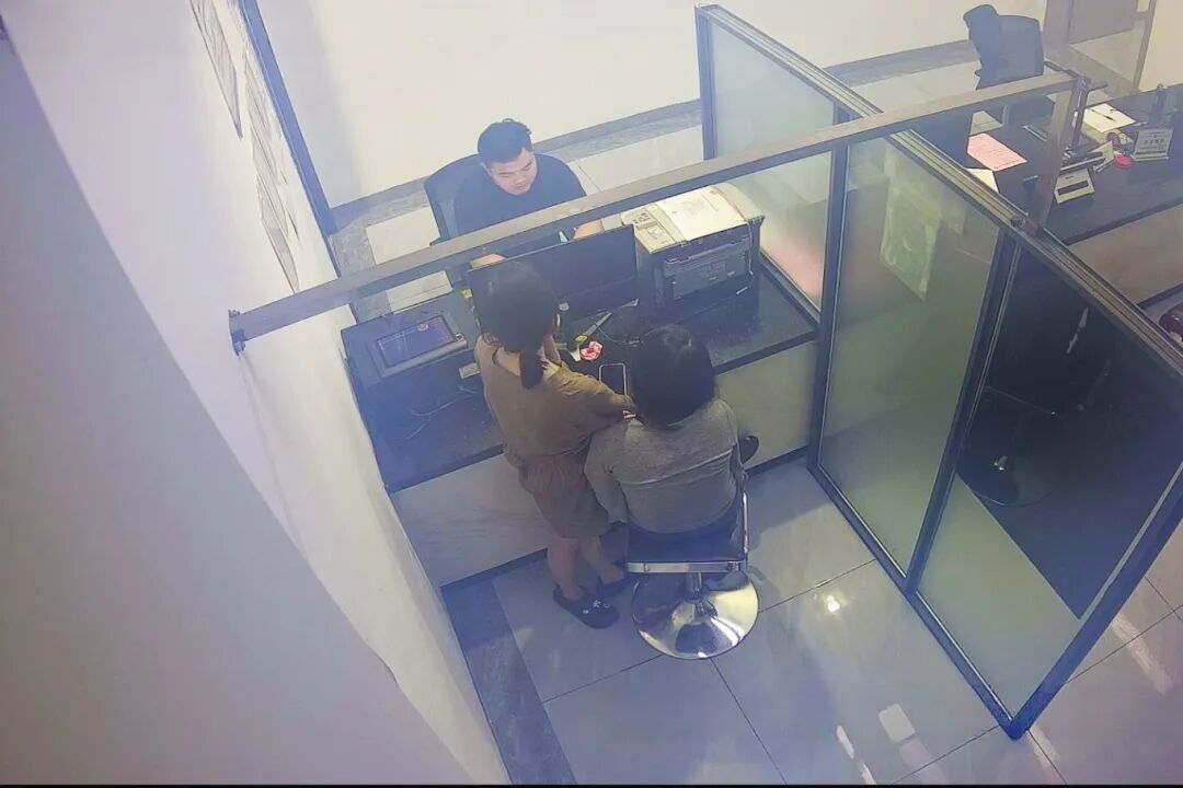 女孩跨国去见“网恋男友”？民警：去不得