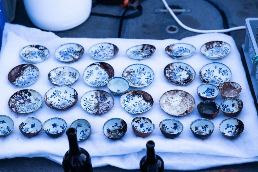 挪威深海发现18世纪沉船,打捞出一批中国瓷器 挪威深海发现18世纪沉船,打捞出一批中国瓷器
