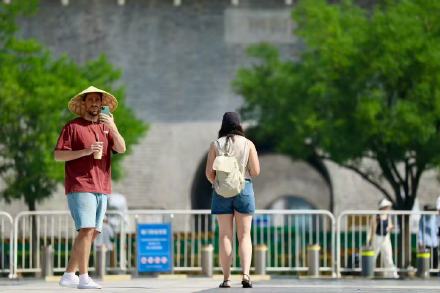 注意防暑!北京进入烧烤模式 ,今日最高温再破35℃ 注意防暑!北京进入烧烤模式 ,今日最高温再破35℃