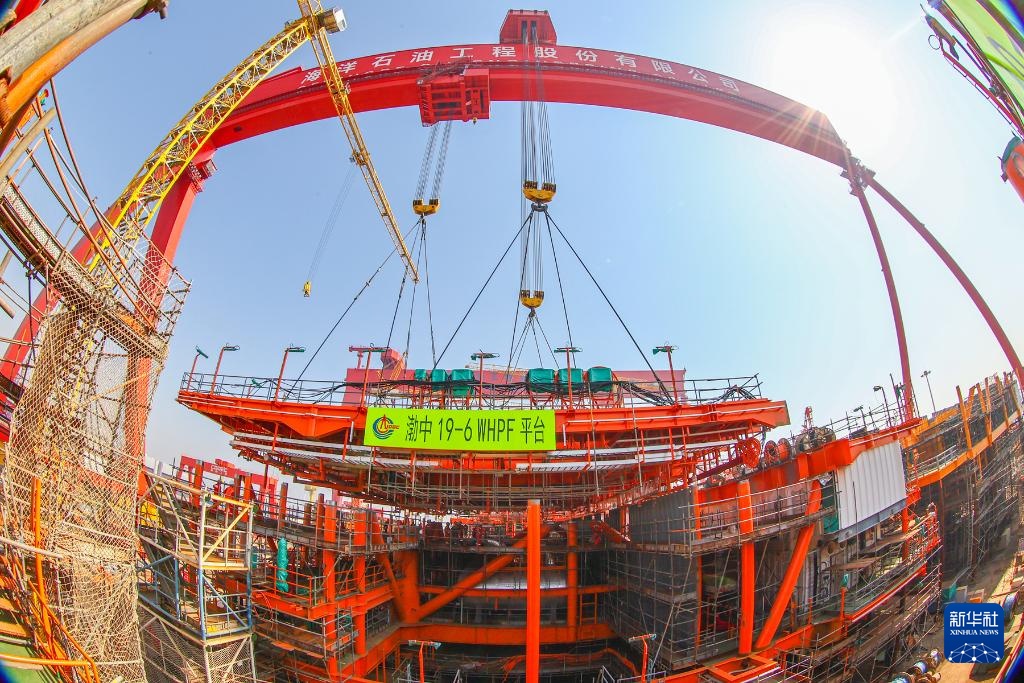 渤海首个千亿方大气田Ⅱ期开发项目主体结构建造完成