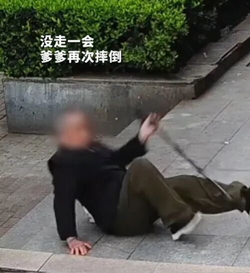 老人三次摔倒，接连被扶起！一通报警电话，牵出一幕幕温暖瞬间......