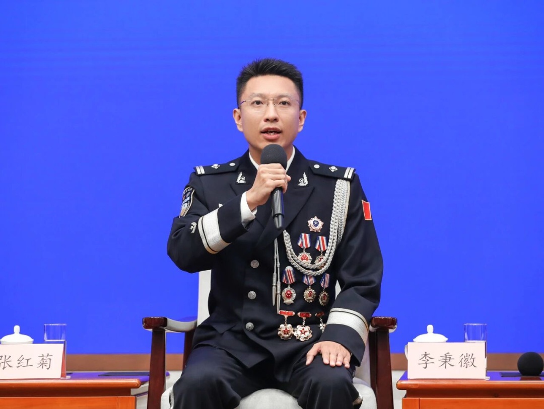 真硬汉！“90后”民警参与缴毒2.6吨、韧带断裂仍抓捕！