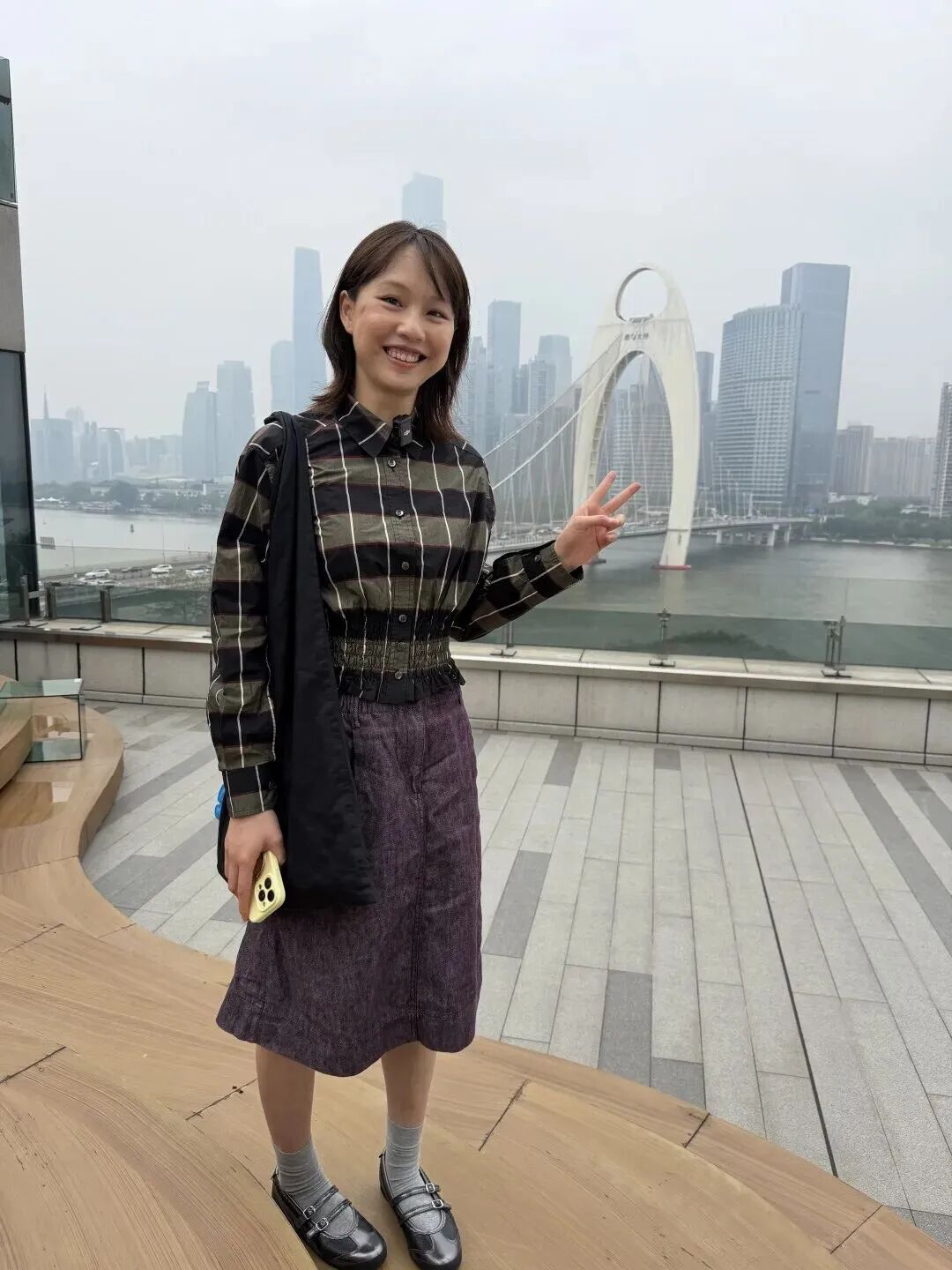 女孩清华硕士毕业做纹眉师一年，曾最高月入10万元，回应关注：学历不是枷锁而是钥匙，父母从强烈反对到默默支持