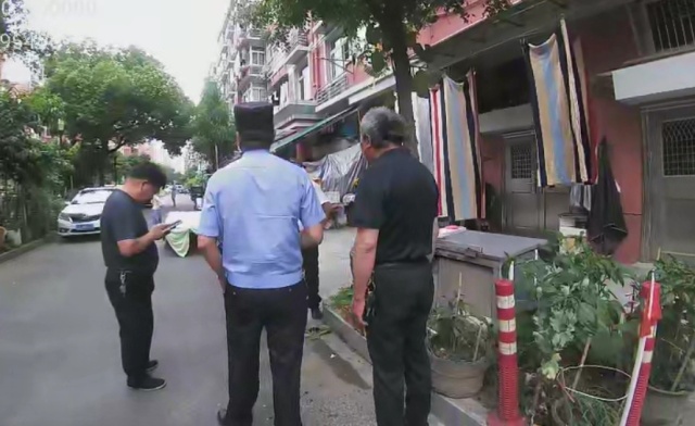 两位初中生发现疑似罂粟的植物，用AI询问确认后报警，警方核查罂粟系野生