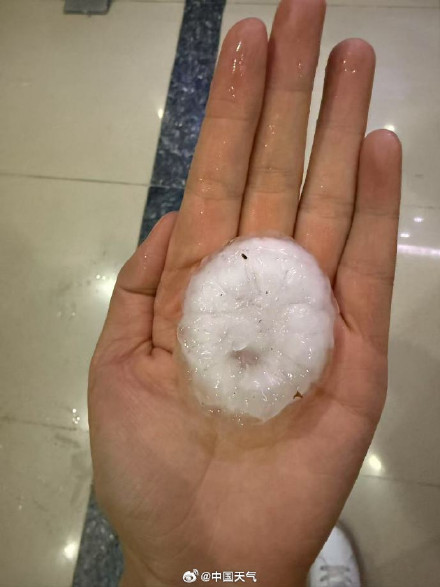你见过冰雹吗？中央气象台发布强对流天气预警