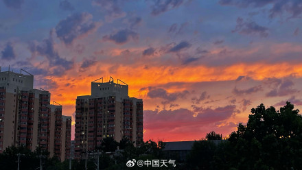 北京浪漫粉紫晚霞惊艳登场