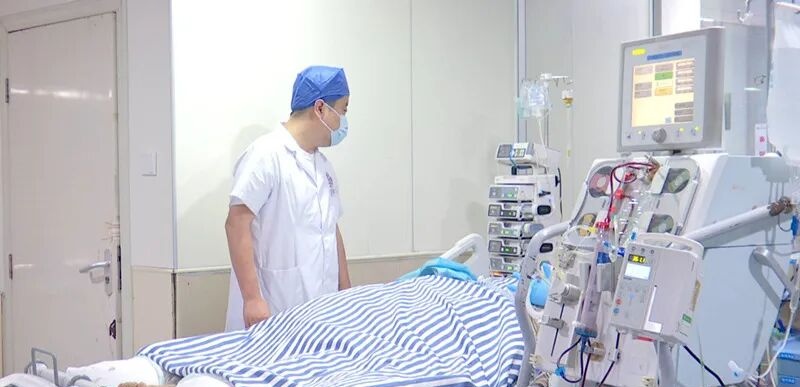 网购化学品并在家中擅自实验，11岁男孩被“炸”进ICU