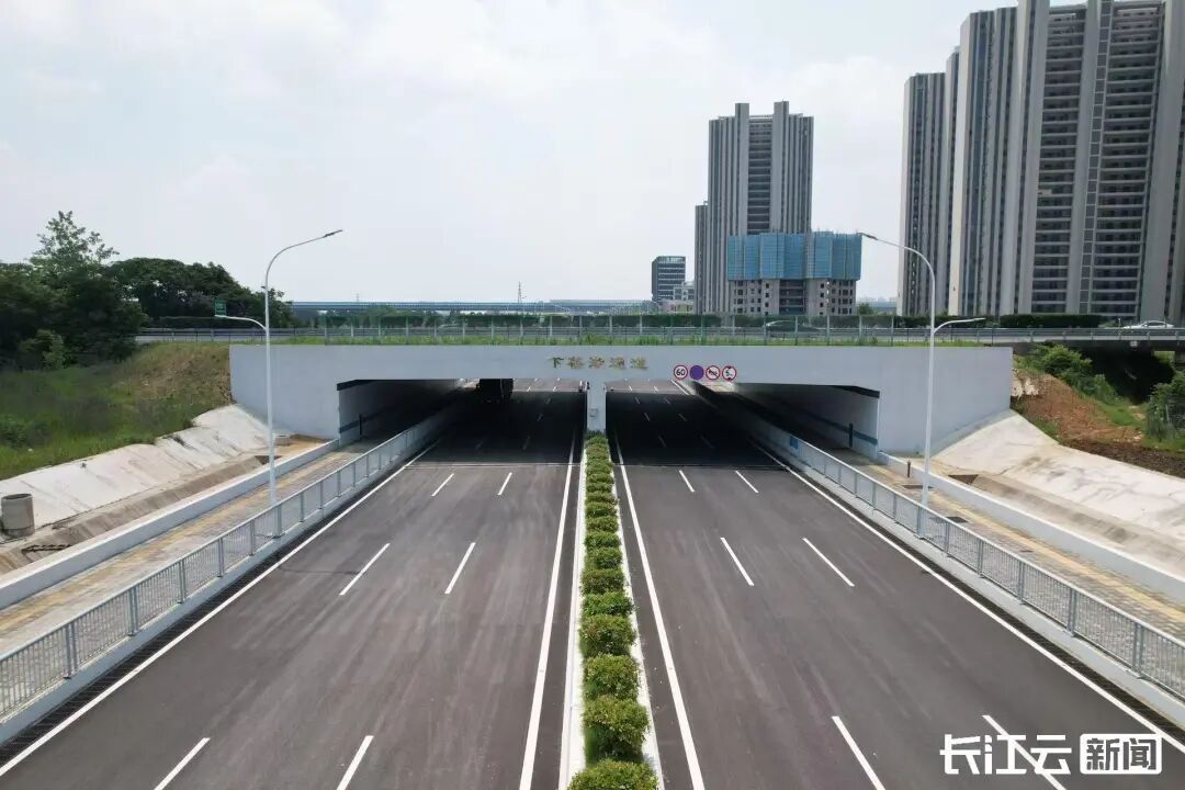 打通 “断头路”！武汉两条主干路下穿高速通车，居民：通勤可省下近20分钟