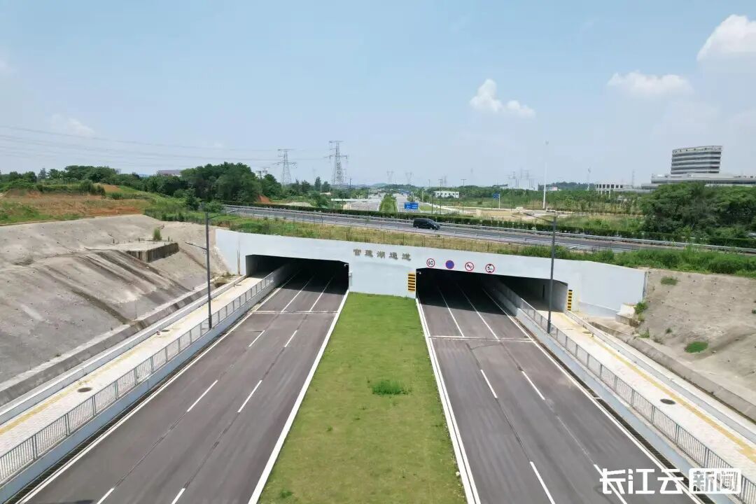 打通 “断头路”！武汉两条主干路下穿高速通车，居民：通勤可省下近20分钟