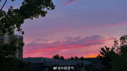 北京浪漫粉紫晚霞惊艳登场