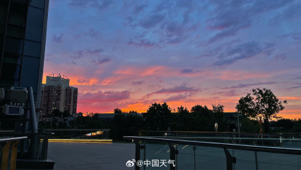 北京浪漫粉紫晚霞惊艳登场