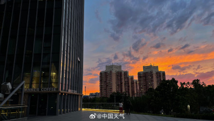 北京浪漫粉紫晚霞惊艳登场