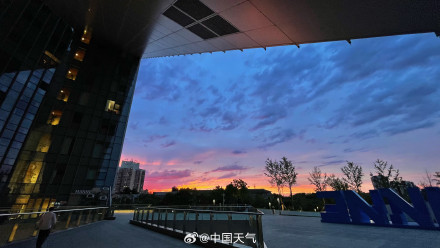 北京浪漫粉紫晚霞惊艳登场