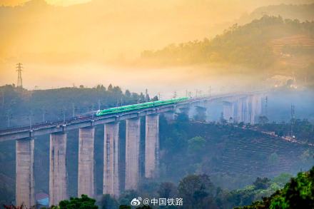 中老铁路累计开行旅客列车突破10万列