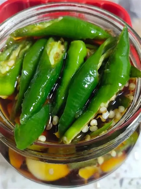 自制腌菜纯天然无害？六旬老人食用“腌辣椒”后亚硝酸盐中毒