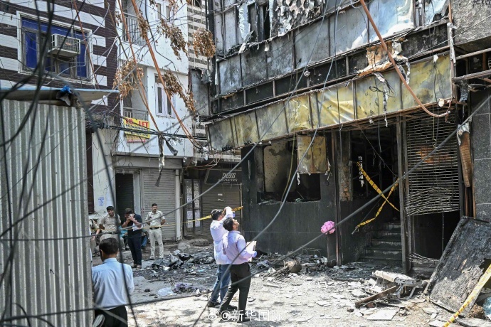印度餐厅火灾致21人死亡！事发时住客严重超员，经营者在逃……