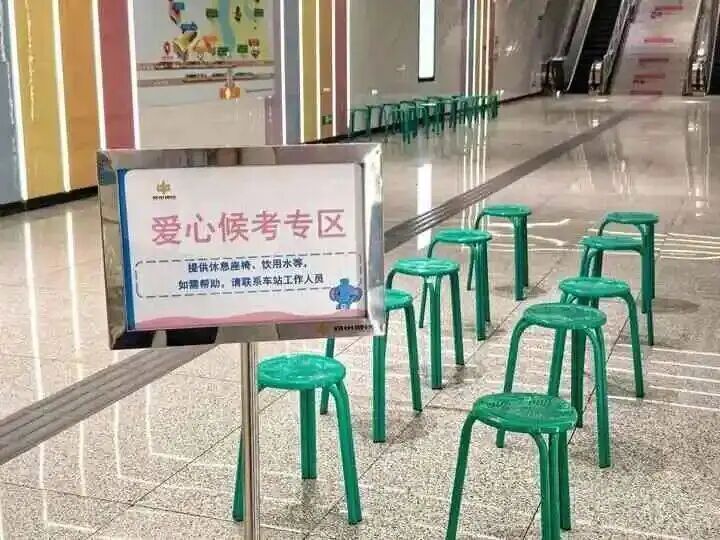 郑州地铁：高考期间，考生及家人可免费乘坐地铁