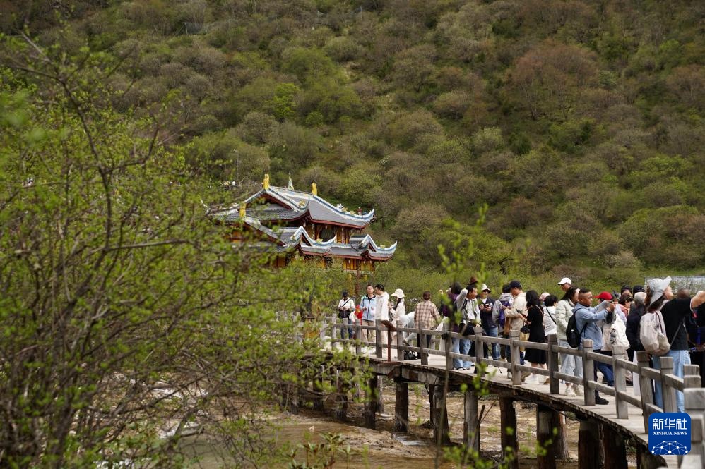黄龙景区迎旺季