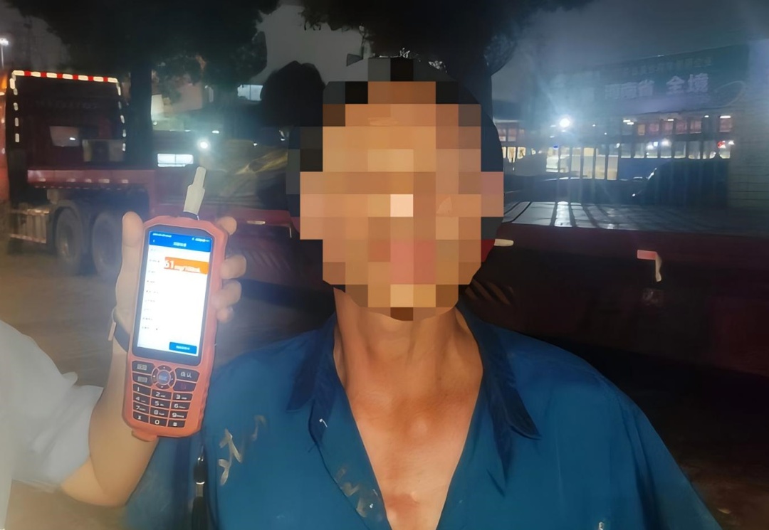 广东一男子酒后开摩托去练车，教练发现其喝酒不让练，回家路上被交警查处