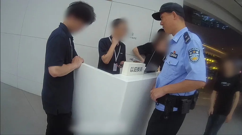 浙江姑娘一口气买5部新手机，总价8.3万多元！店员报警