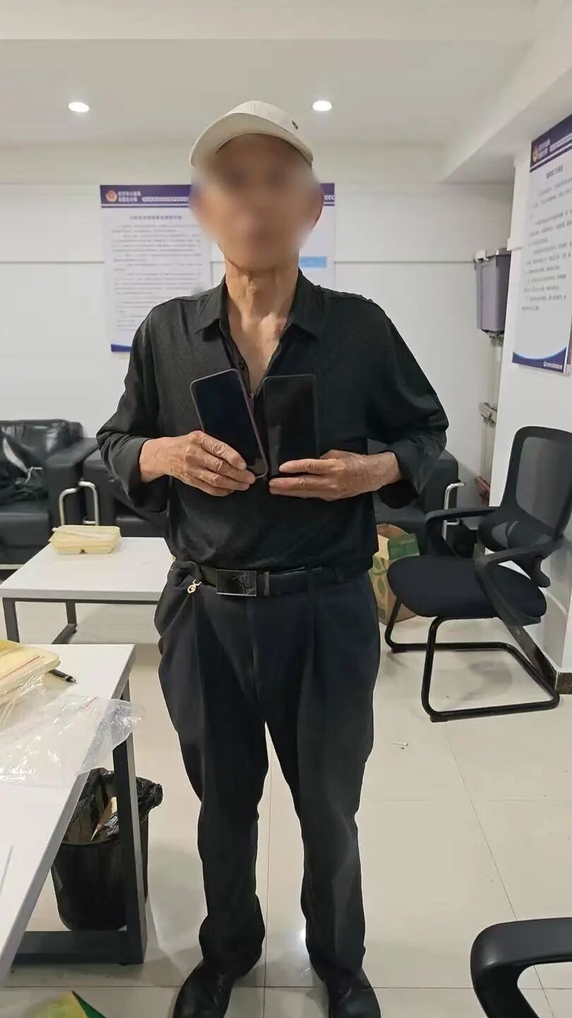 民警寻回手机，失主开心道：“今晚准时开唱”