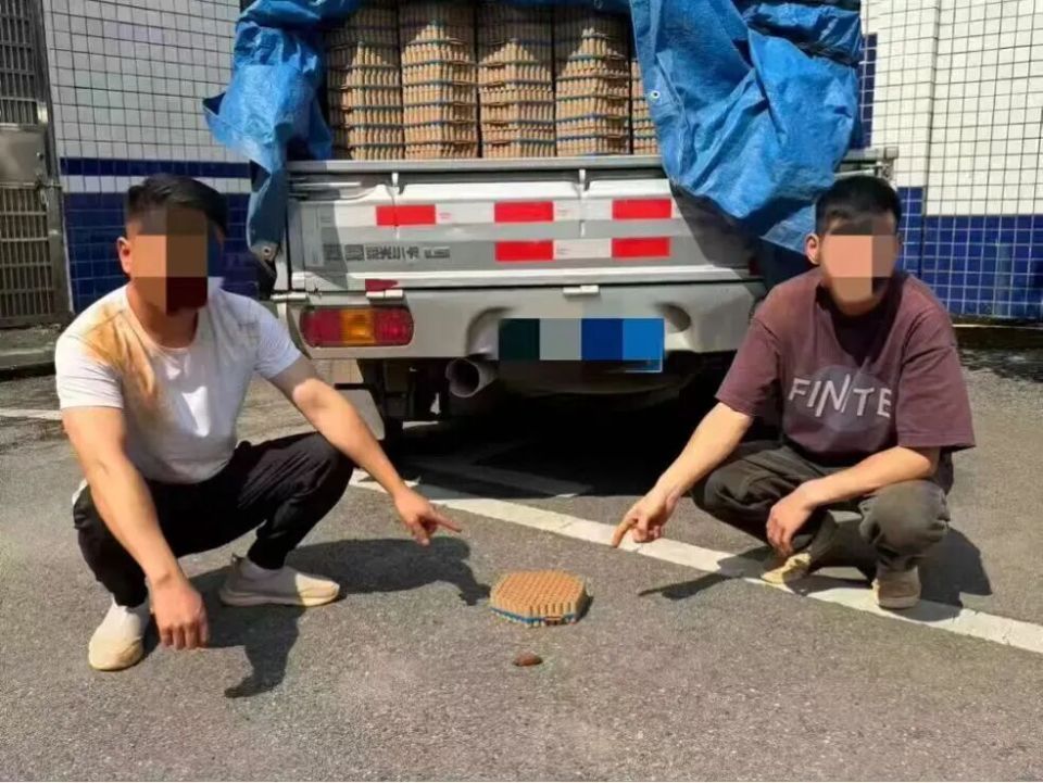 非法运输烟花半成品，两人被行政拘留