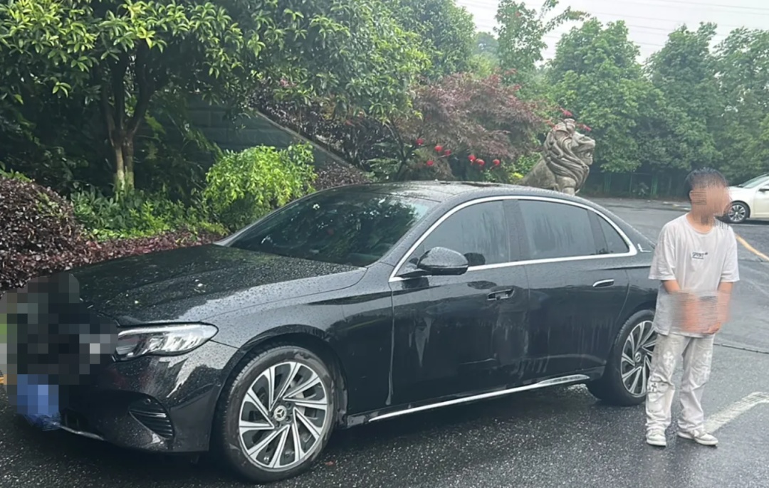 两孩子靠观察父母驾车“自学”，偷偷开车上路，郴州交警火速拦截