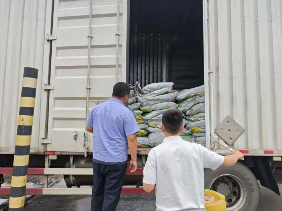 非法运输烟花半成品，两人被行政拘留
