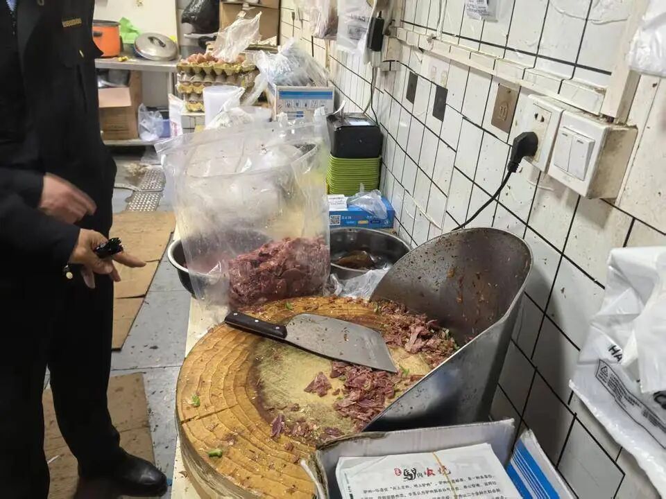 进价6元卤猪肉冒充“驴肉”卖至70元！上海一餐饮店被查，嫌疑人已被逮捕