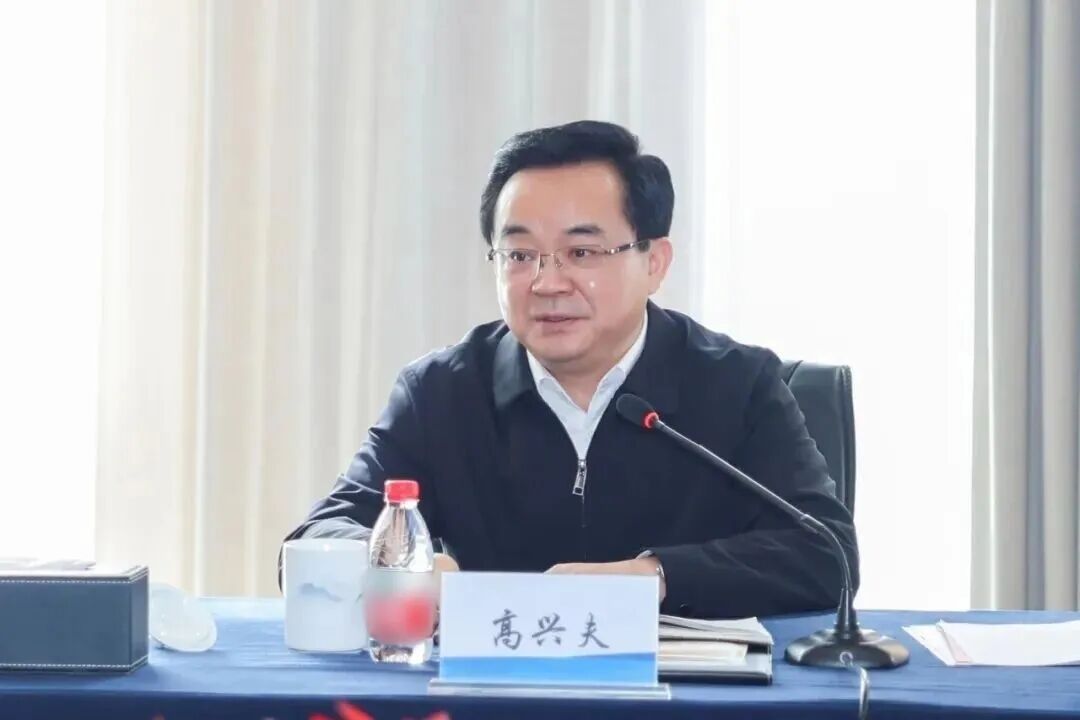 结交政治骗子，违规干预、插手市场经济活动！浙江省人大常委会原副主任高兴夫被公诉