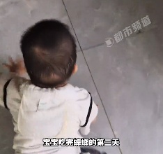 天塌了！孩子抓蟑螂放嘴里嚼烂，妈妈只强行抠出一条虫腿！隔天狂拉狂吐还发现了残体…