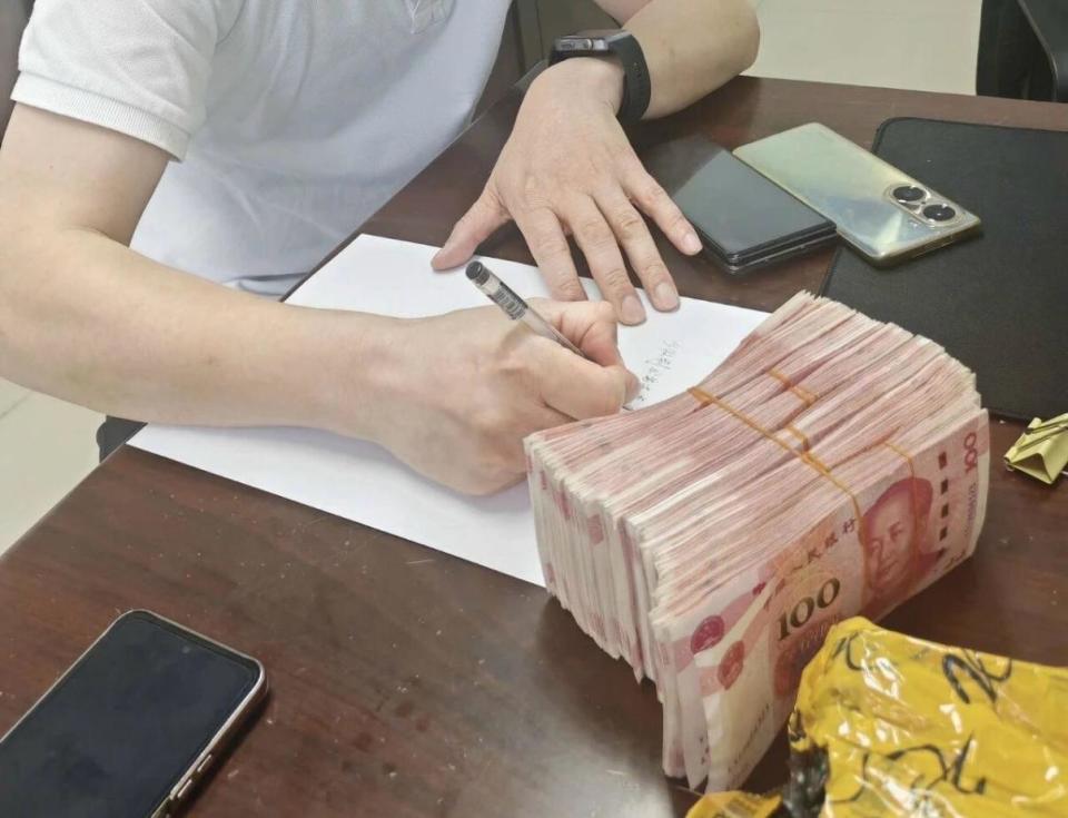 做完任务就能有“艳遇”？男子揣着6万元现金准备线下交易被民警街头拦截