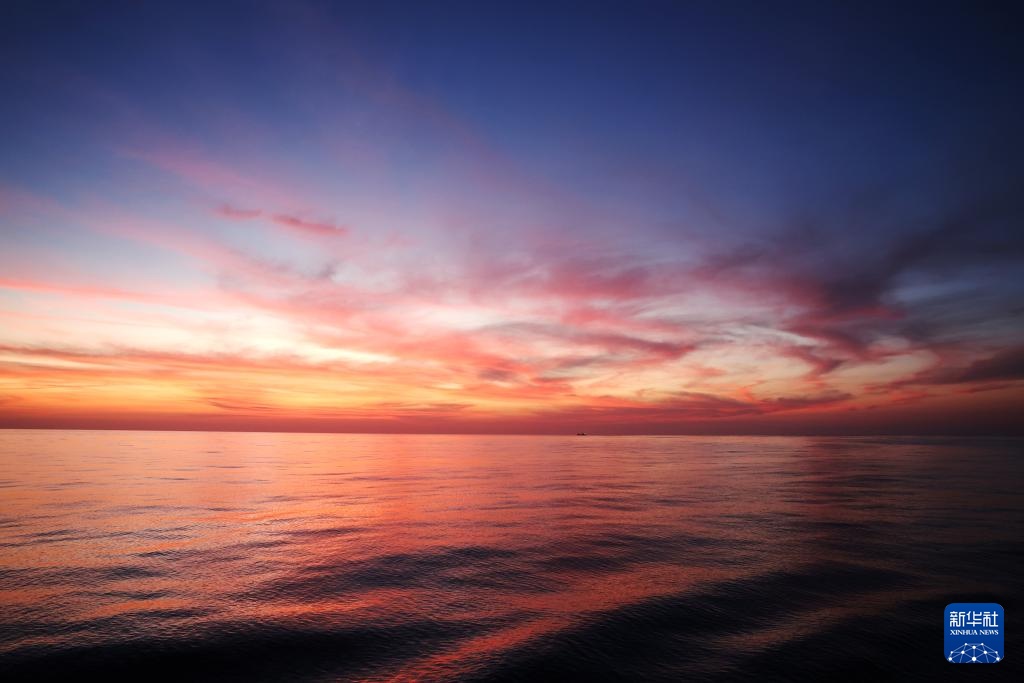 逐浪南海守蔚蓝