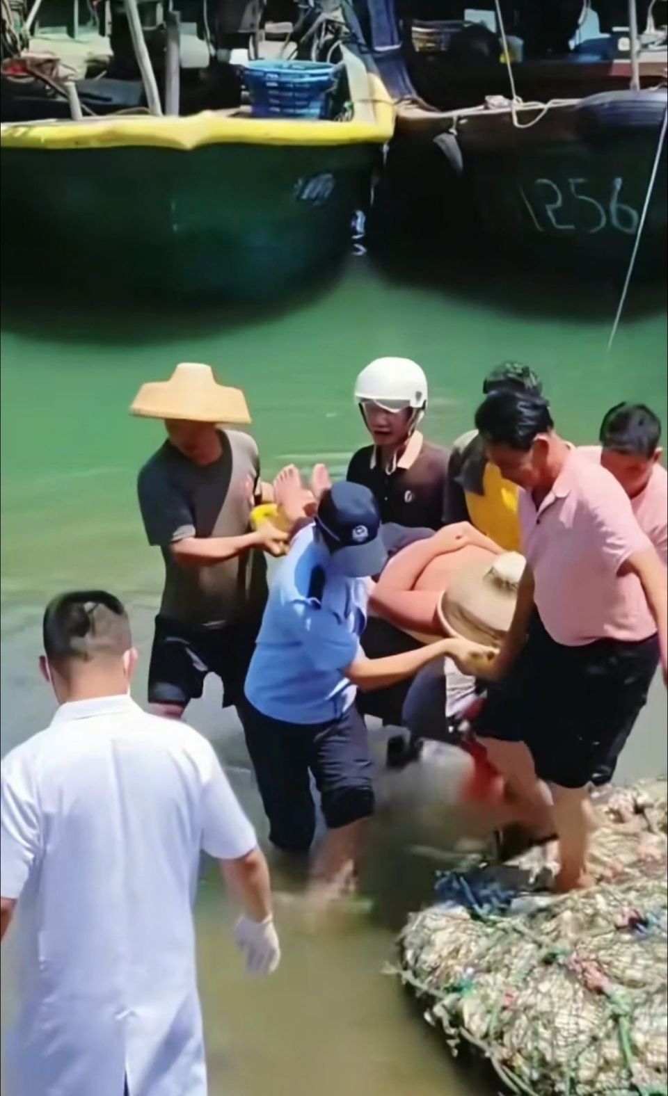 海口落水游客漂浮七天六夜被澄迈渔民救起，两地相距近50公里，靠浮标支撑吃螃蟹保命