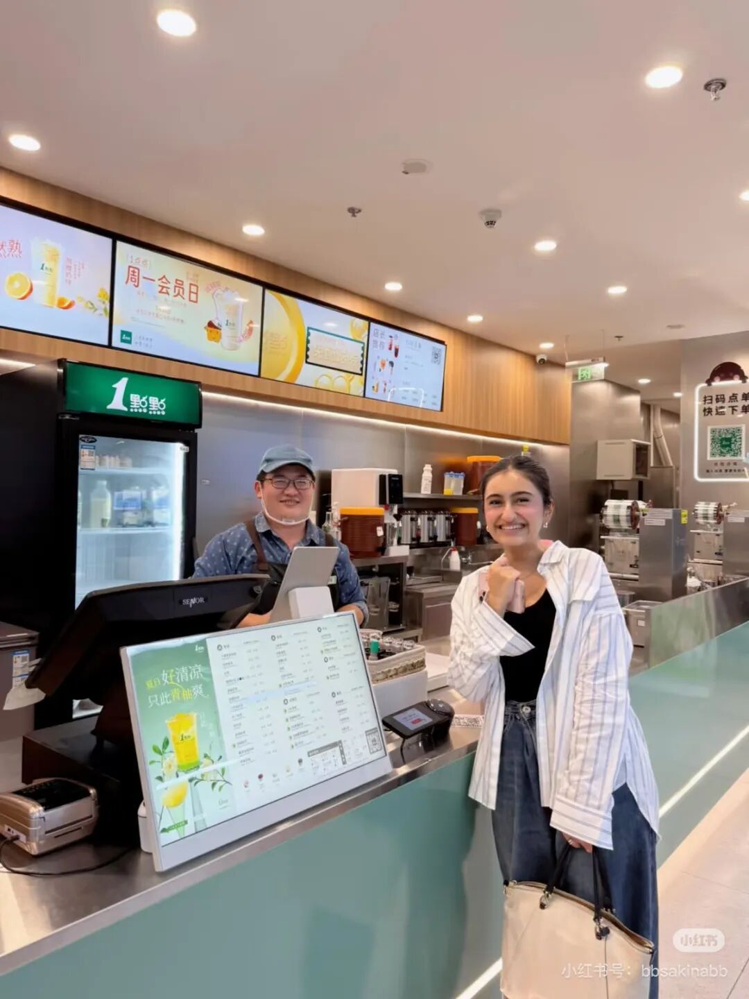 “谁对中国好，我们就对他们好！”奶茶店员工被“挂”网上，背后故事让人暖心