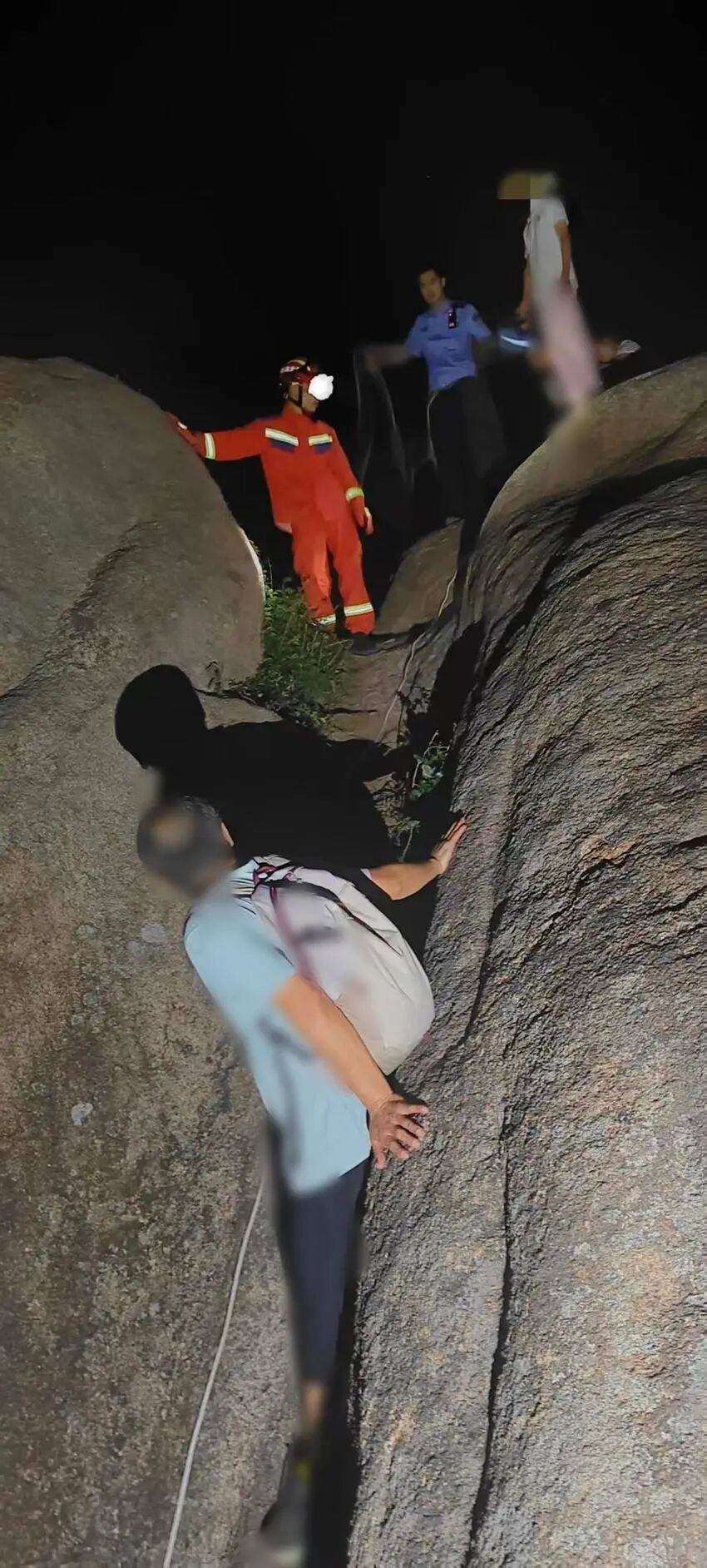 9人深山遇险，黄陂警方深夜紧急救援