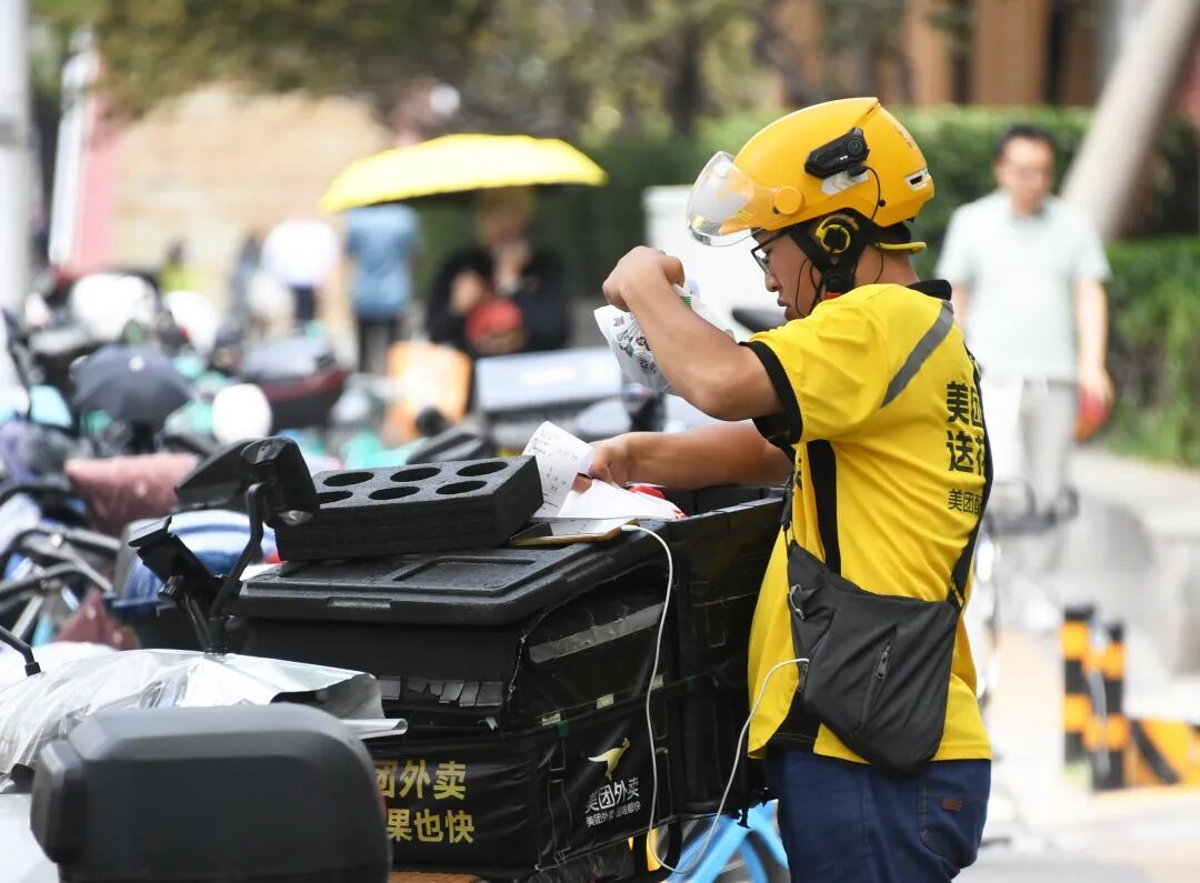 外卖新规正式落地，骑手如何当好最后一公里“守门人”？