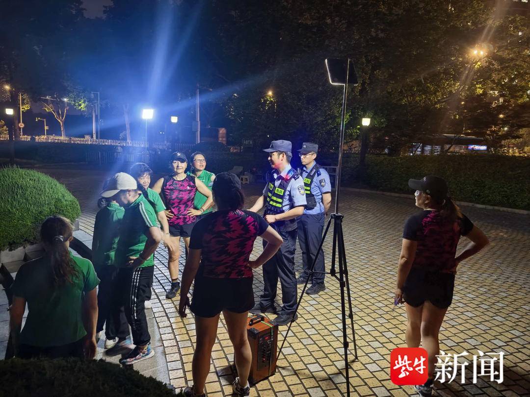 静音护考暖心上线!秦淮警方劝导降噪在行动 静音护考暖心上线!秦淮警方劝导降噪在行动