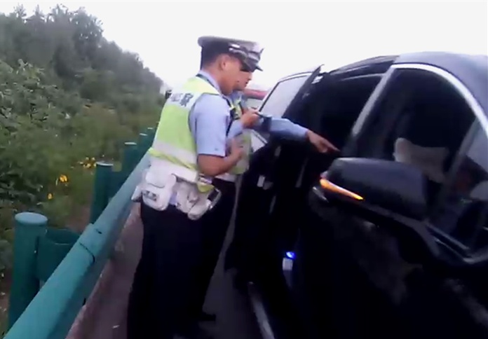 紧急拦截！3名涉诈人员落网......