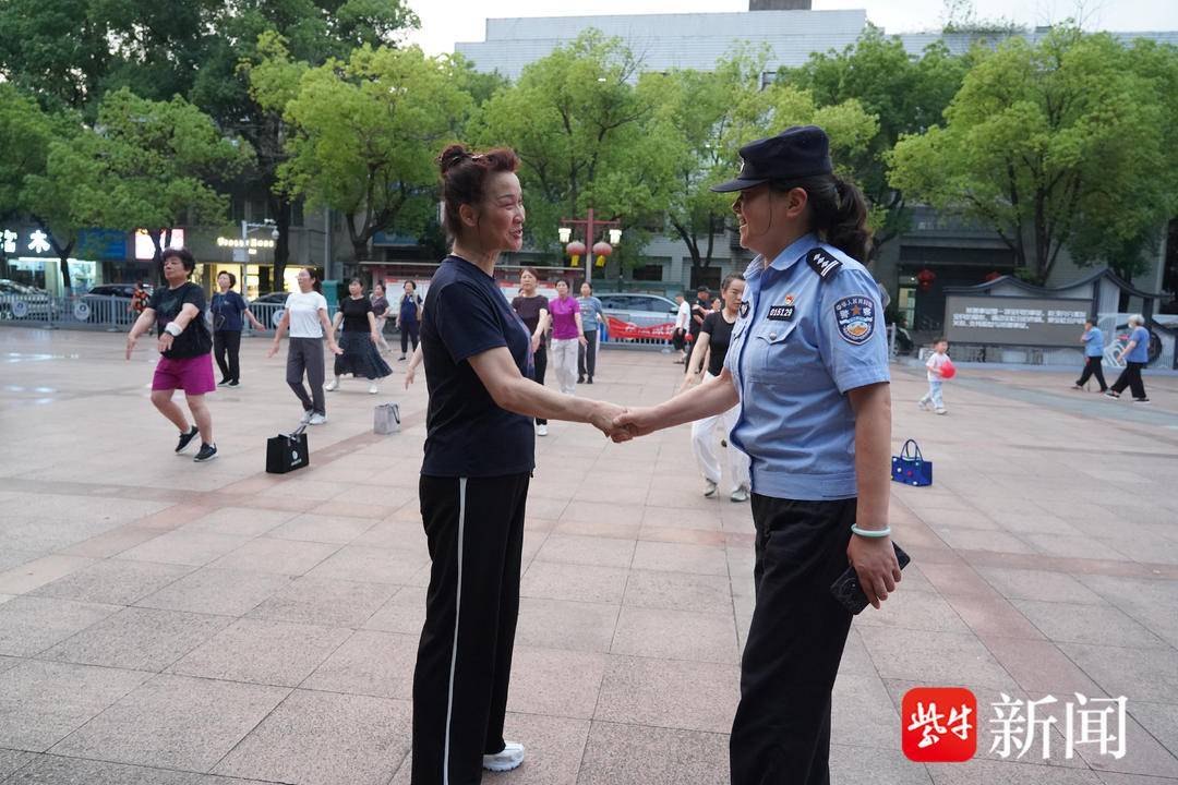 静音护考暖心上线!秦淮警方劝导降噪在行动 静音护考暖心上线!秦淮警方劝导降噪在行动