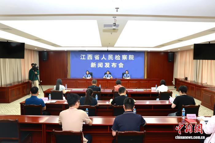 2025年江西检察机关共批捕侵害未成年人犯罪1735人