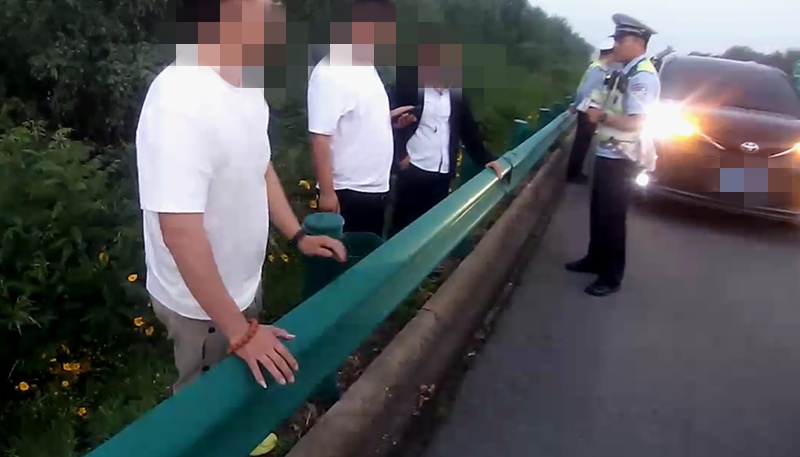 紧急拦截！3名涉诈人员落网......