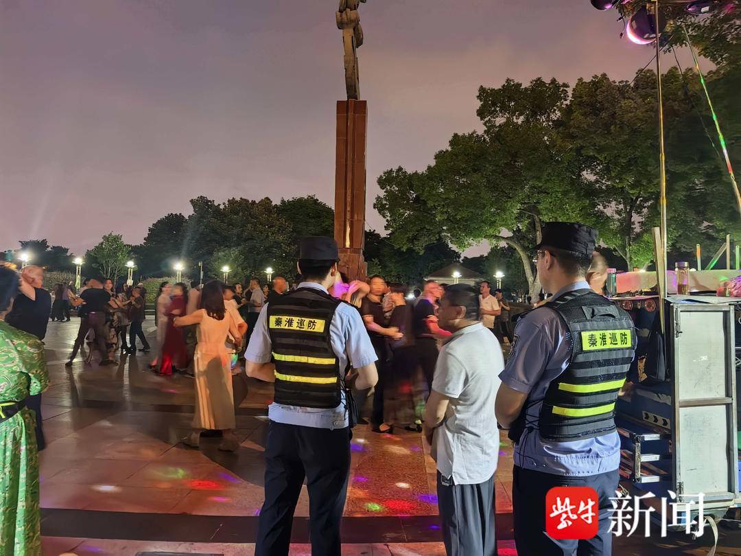 静音护考暖心上线!秦淮警方劝导降噪在行动 静音护考暖心上线!秦淮警方劝导降噪在行动