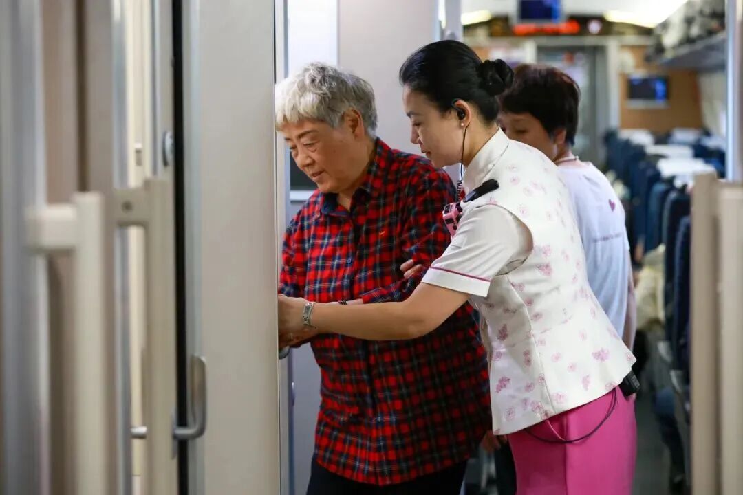 转发收藏!最新版老年旅客乘火车攻略来了 转发收藏!最新版老年旅客乘火车攻略来了