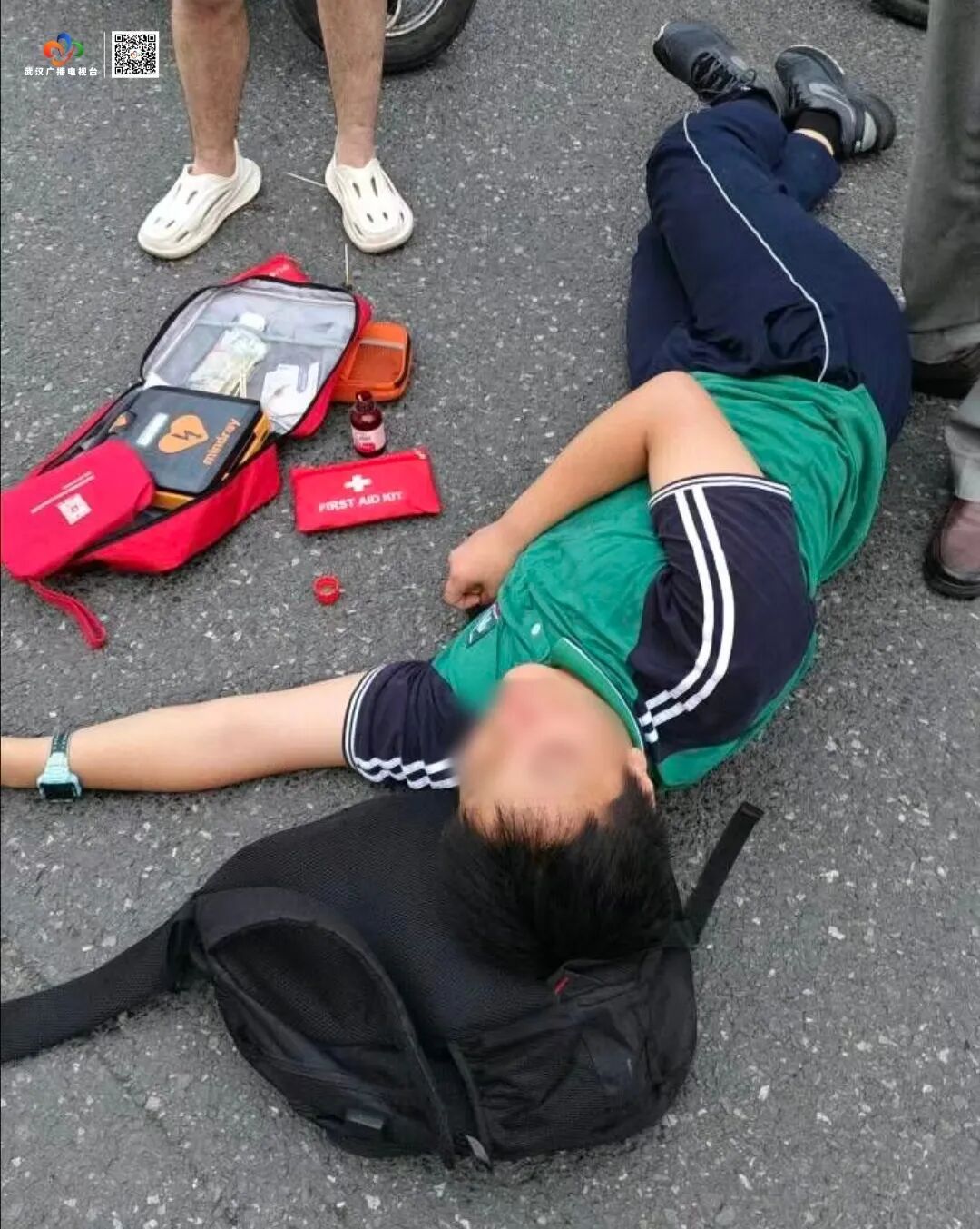 武汉这位外卖小哥真的当上”骑士“了！