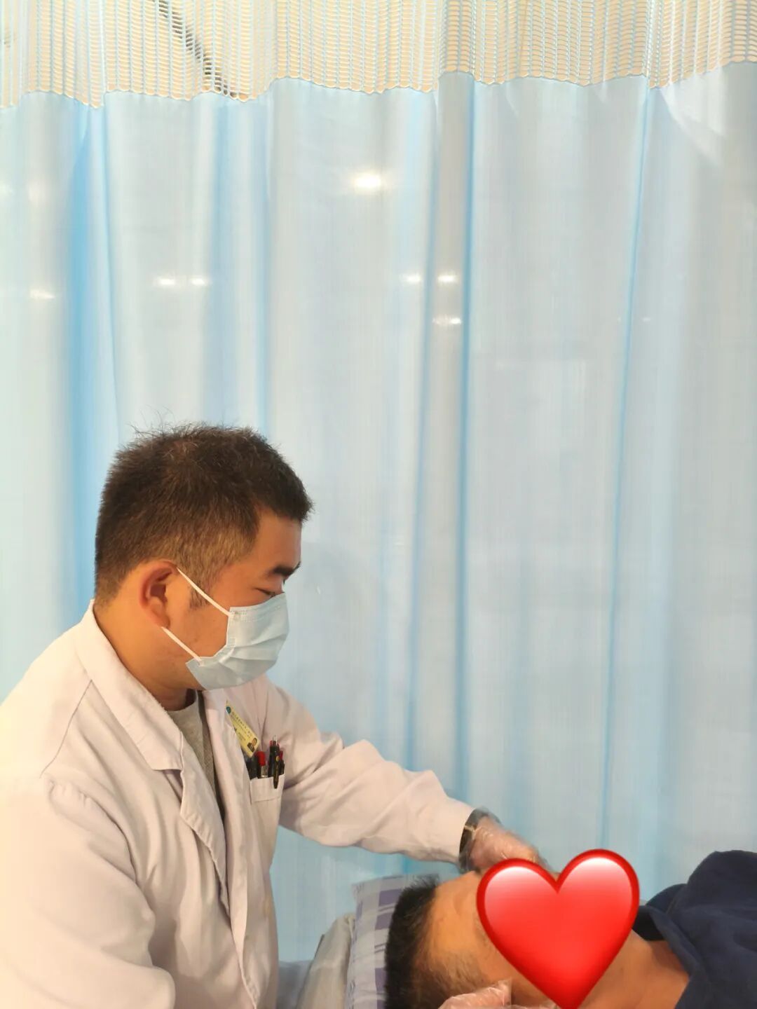 福建一女子头发没吹干骑车出门，一夜醒来嘴歪了！医生提醒：近期高发