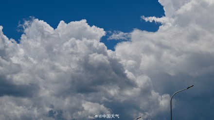 冷涡“滤镜”下的北京天空，美得像开了挂！