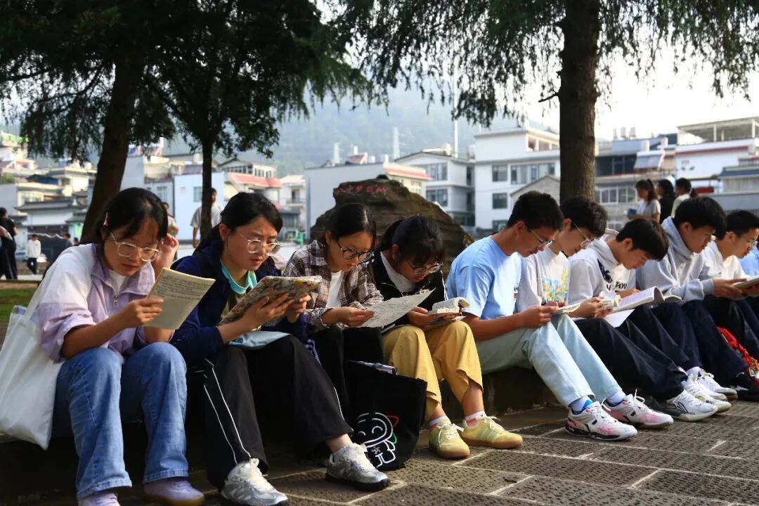 高考首日,这些瞬间让人印象深刻 高考首日,这些瞬间让人印象深刻