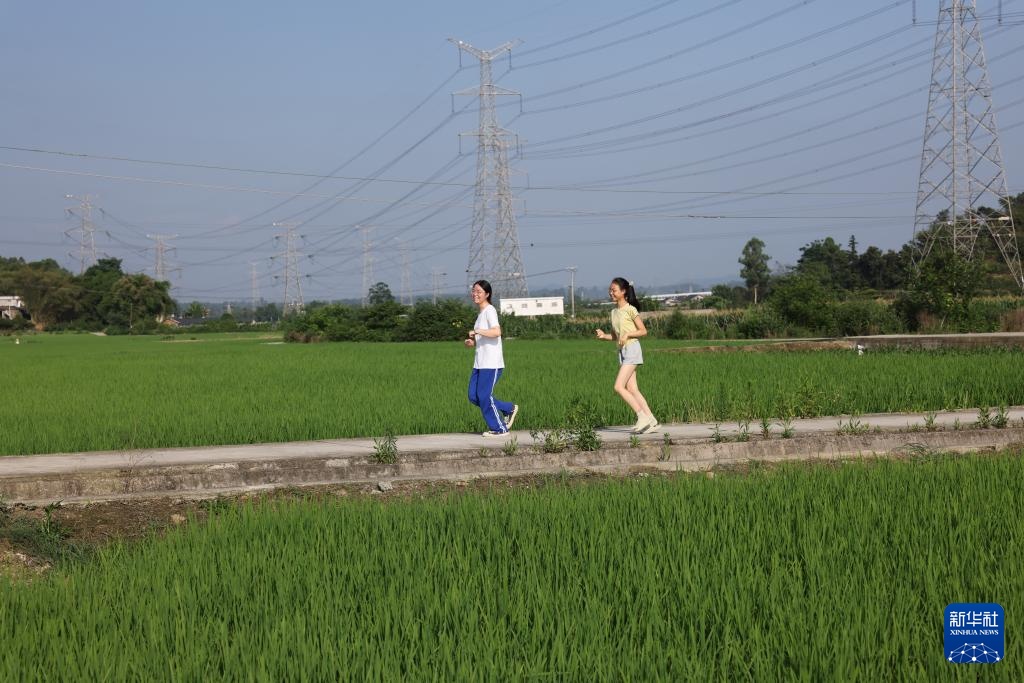 “地震宝宝”谌杏闻高考了